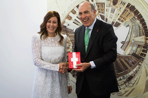 Winner Rihab Saab and Muhtar Kent at award ceremony