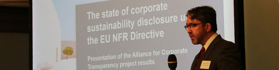 Dr Jeroen Veldman opens proceeding at the presentation of the report.