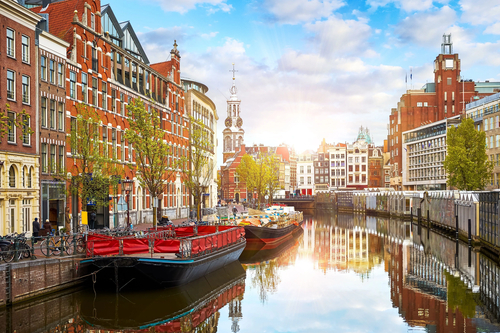 shutterstock_2487675965-Amsterdam-64032-Yasonya.jpg