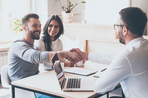 Entreprenurs discuss stuff